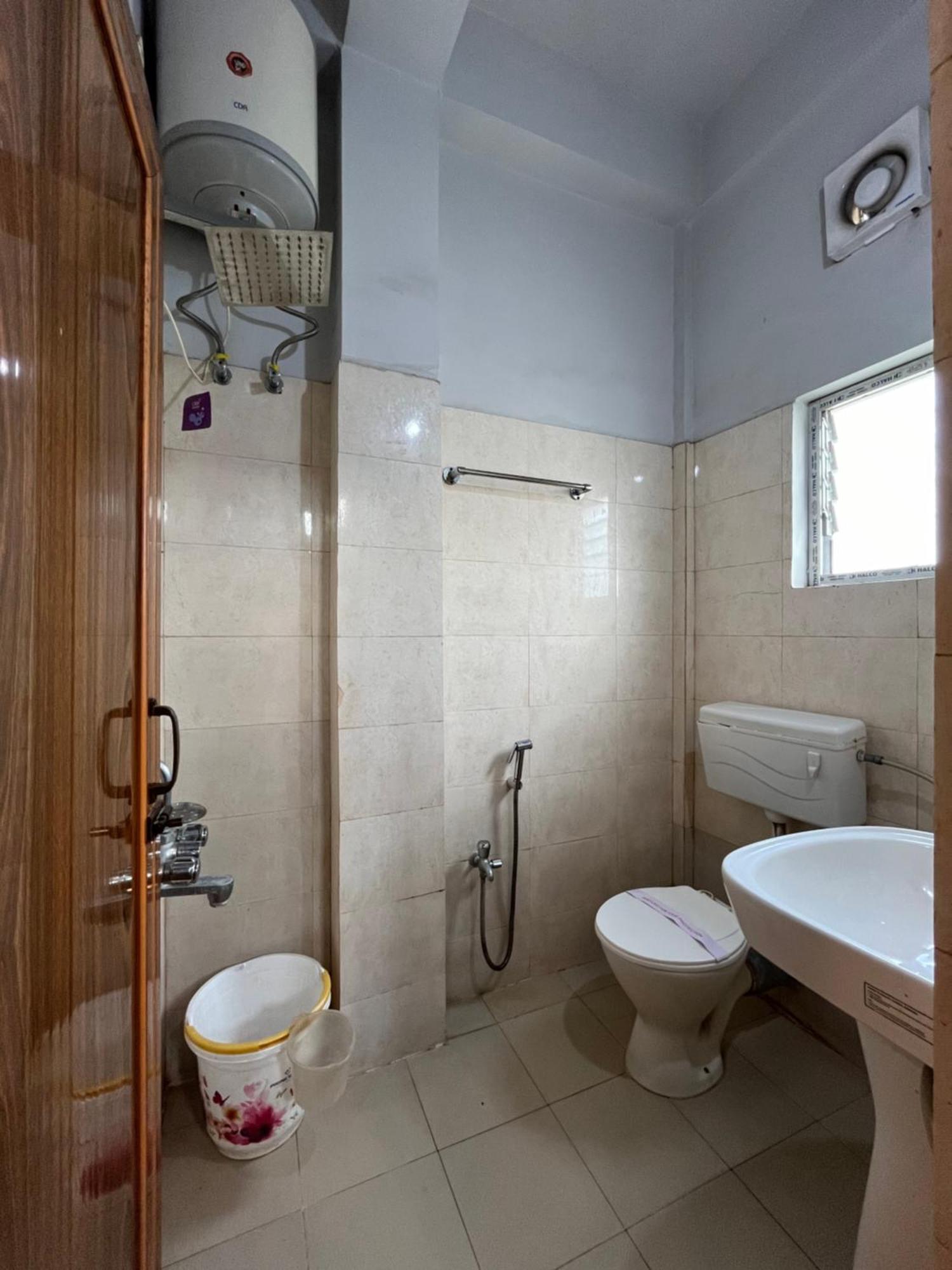 גווהטי Hotel Aditya Palace מראה חיצוני תמונה